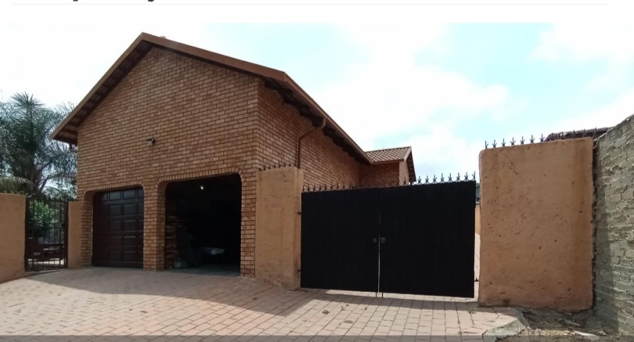 4 Bedroom Property for Sale in Country View Gauteng