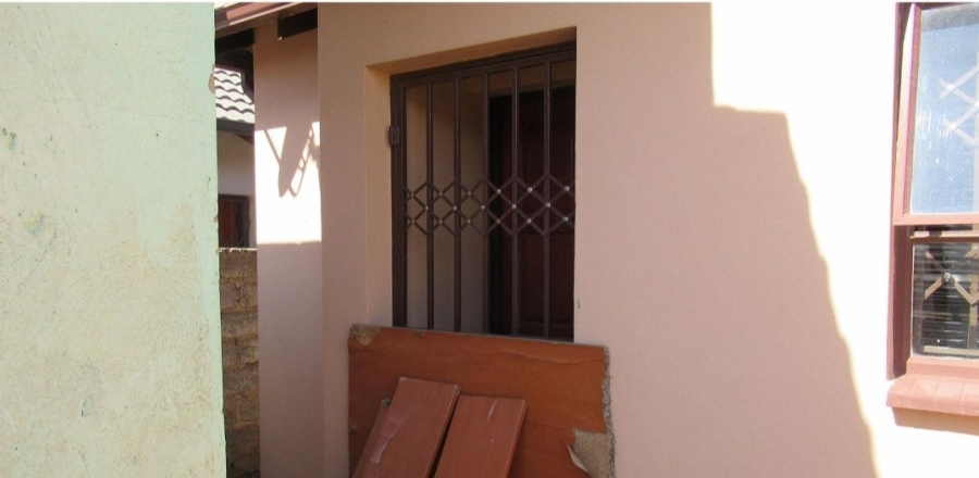 2 Bedroom Property for Sale in Clayville Gauteng