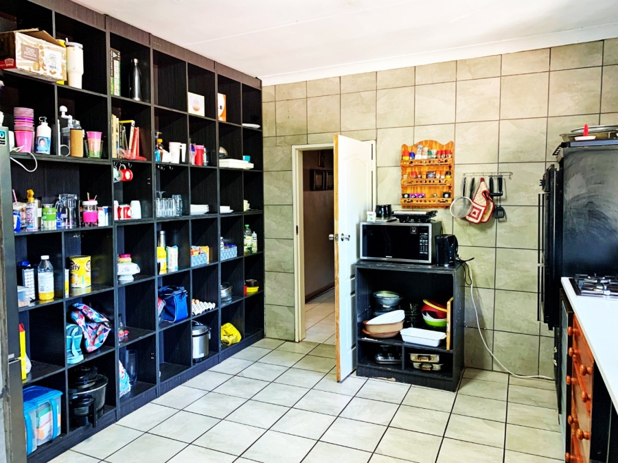 7 Bedroom Property for Sale in Valhalla Gauteng