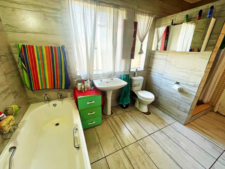 7 Bedroom Property for Sale in Valhalla Gauteng
