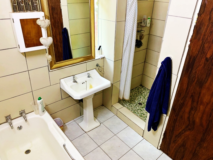 7 Bedroom Property for Sale in Valhalla Gauteng