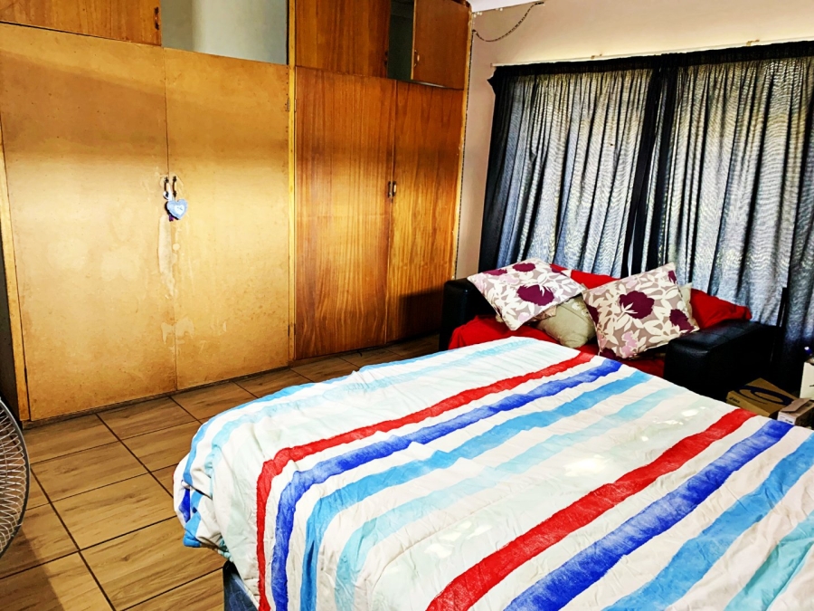 7 Bedroom Property for Sale in Valhalla Gauteng