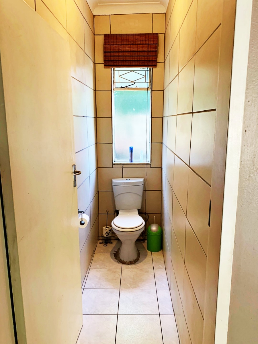 7 Bedroom Property for Sale in Valhalla Gauteng