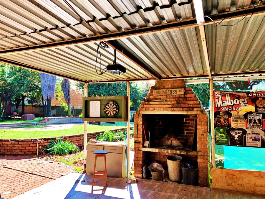 7 Bedroom Property for Sale in Valhalla Gauteng