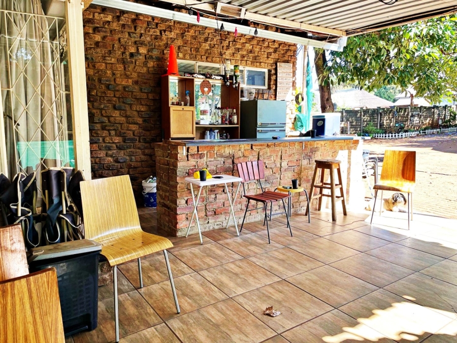 7 Bedroom Property for Sale in Valhalla Gauteng