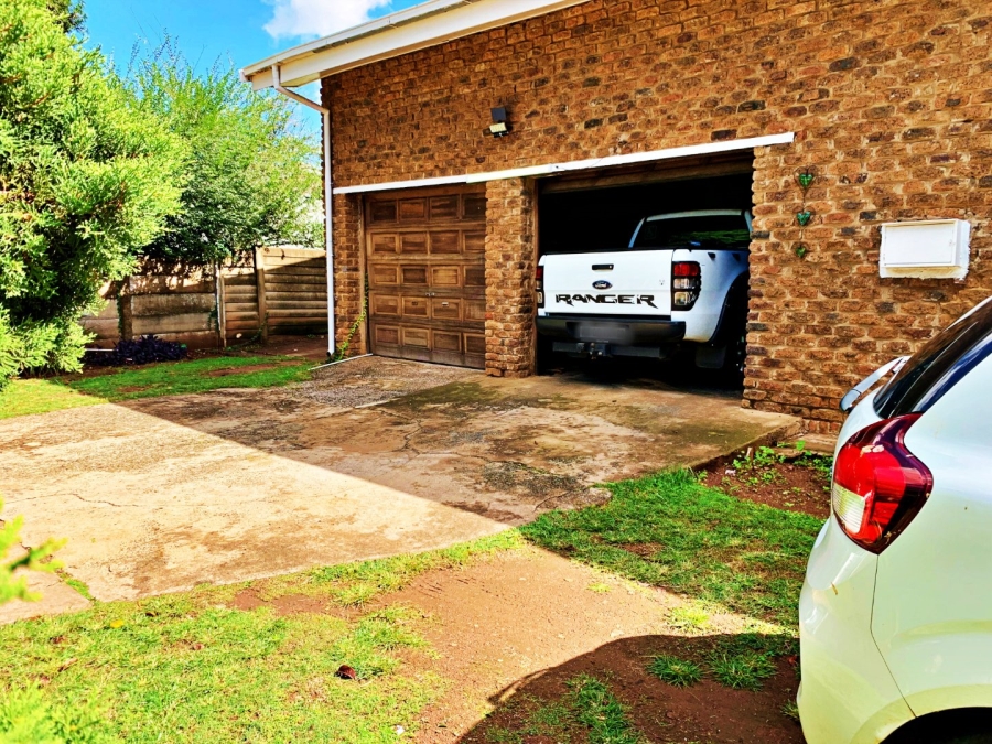 7 Bedroom Property for Sale in Valhalla Gauteng