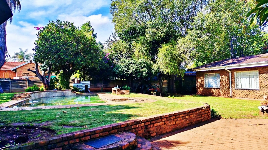 7 Bedroom Property for Sale in Valhalla Gauteng