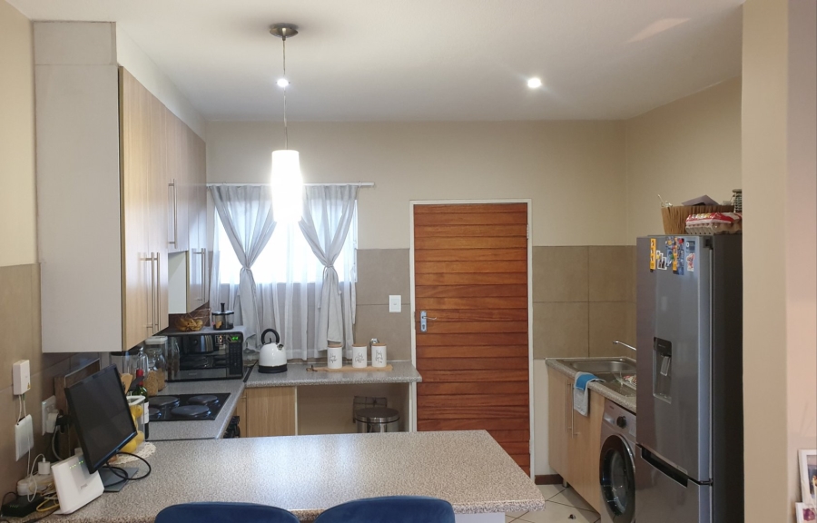 2 Bedroom Property for Sale in Monavoni Gauteng