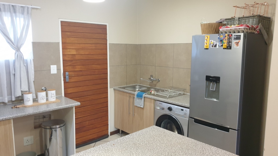 2 Bedroom Property for Sale in Monavoni Gauteng