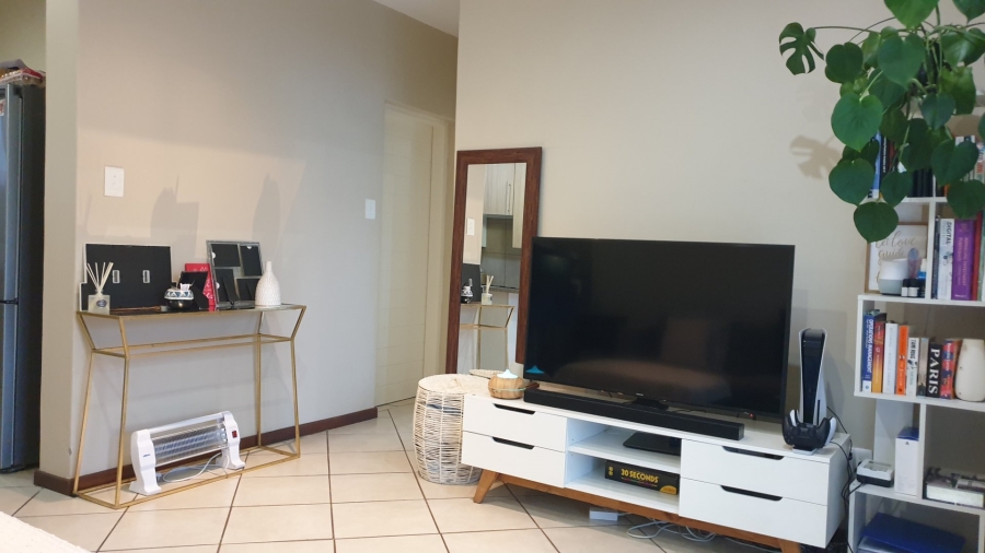 2 Bedroom Property for Sale in Monavoni Gauteng