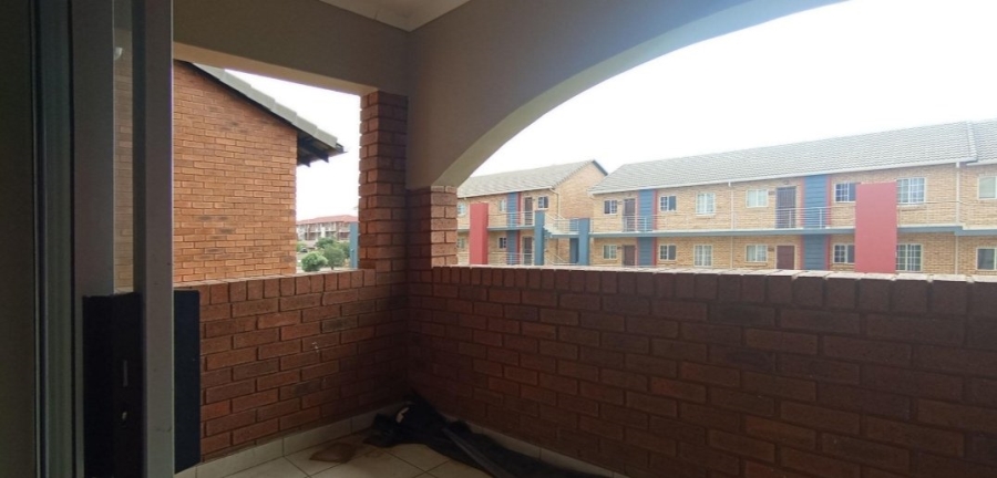 2 Bedroom Property for Sale in Monavoni Gauteng