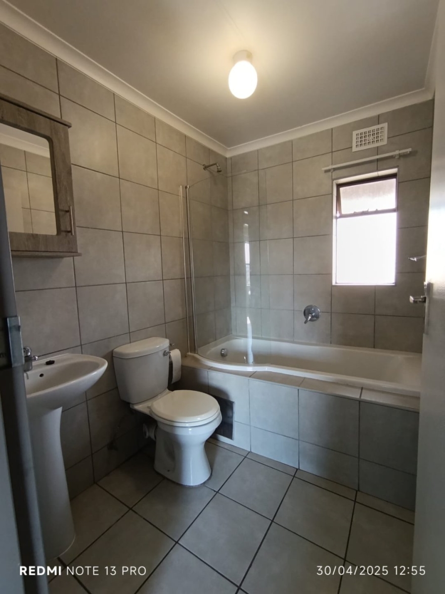 2 Bedroom Property for Sale in Heuweloord Gauteng