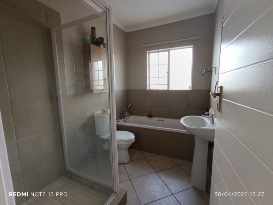 2 Bedroom Property for Sale in Stone Ridge Gauteng