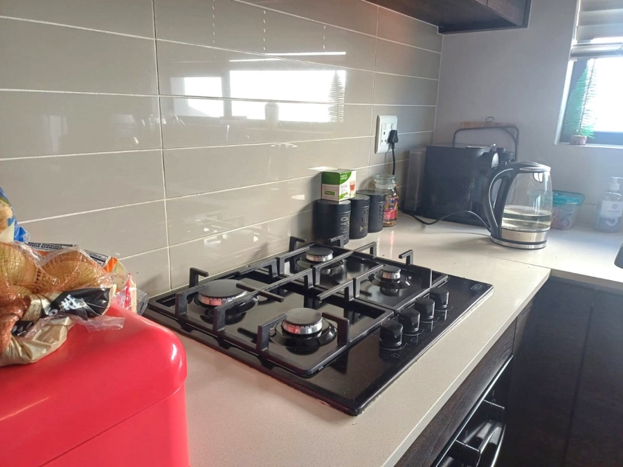 To Let 2 Bedroom Property for Rent in Greenstone Crest Gauteng