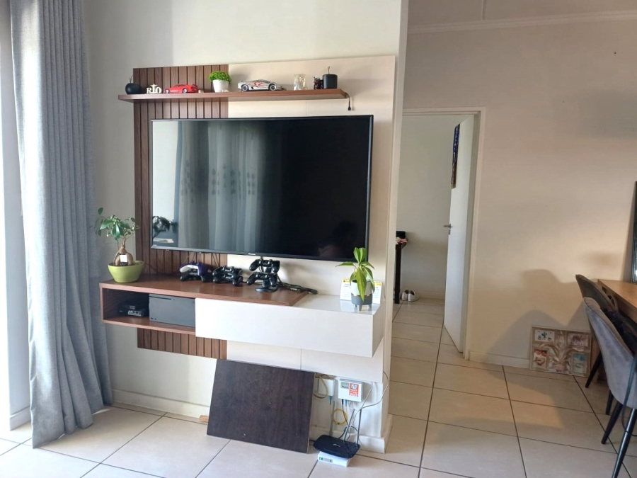 To Let 2 Bedroom Property for Rent in Greenstone Crest Gauteng