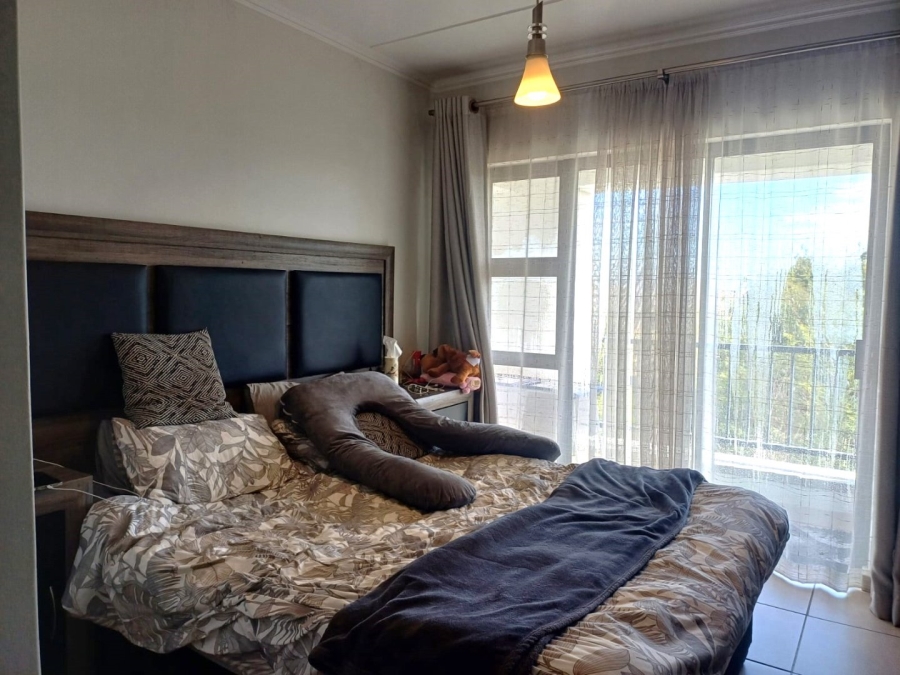 To Let 2 Bedroom Property for Rent in Greenstone Crest Gauteng