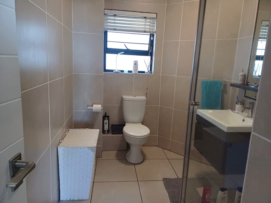 To Let 2 Bedroom Property for Rent in Greenstone Crest Gauteng