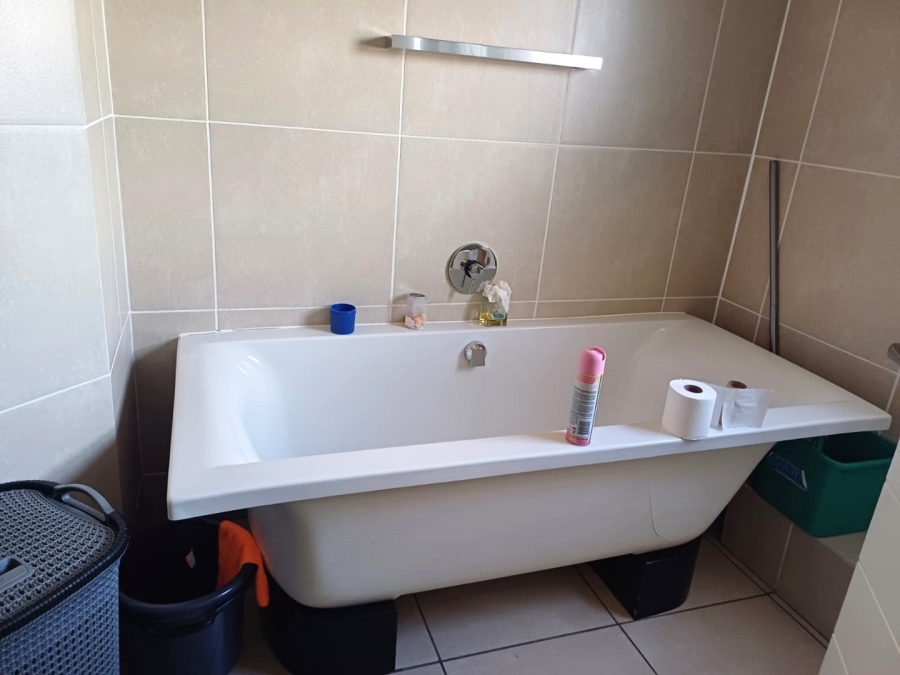 To Let 2 Bedroom Property for Rent in Greenstone Crest Gauteng