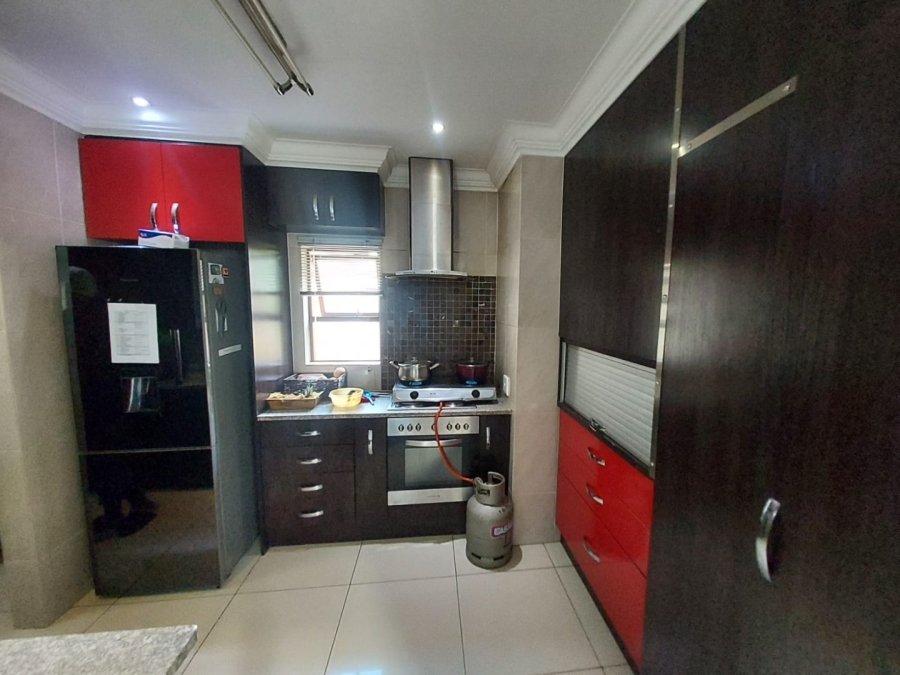 To Let 4 Bedroom Property for Rent in Wierda Crest Estate Gauteng