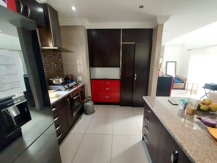 To Let 4 Bedroom Property for Rent in Wierda Crest Estate Gauteng