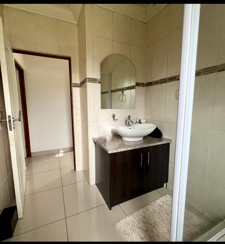 To Let 4 Bedroom Property for Rent in Wierda Crest Estate Gauteng