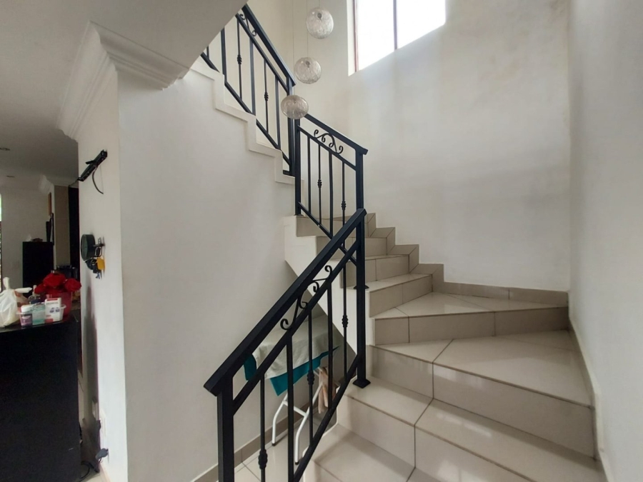 To Let 4 Bedroom Property for Rent in Wierda Crest Estate Gauteng