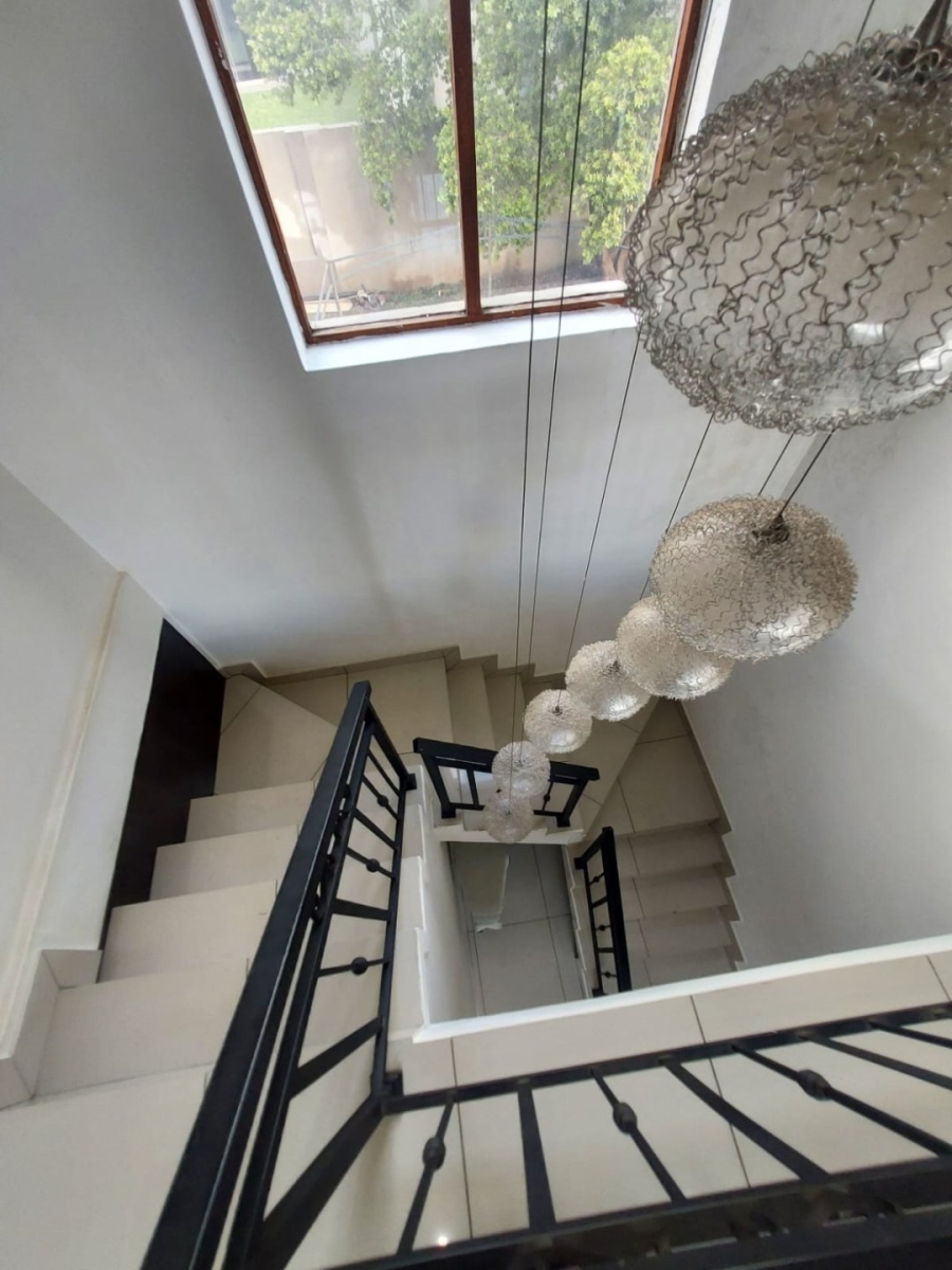 To Let 4 Bedroom Property for Rent in Wierda Crest Estate Gauteng