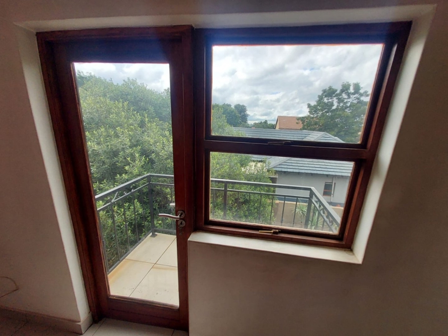 To Let 4 Bedroom Property for Rent in Wierda Crest Estate Gauteng