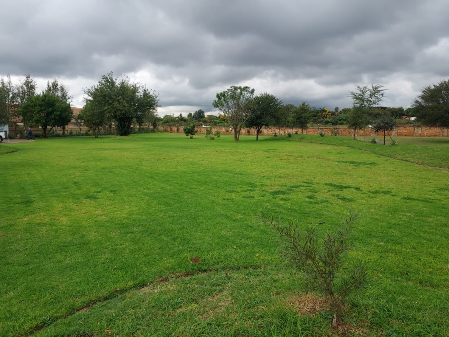 To Let 4 Bedroom Property for Rent in Wierda Crest Estate Gauteng