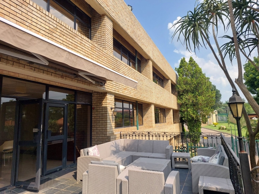  Bedroom Property for Sale in Woodmead Gauteng