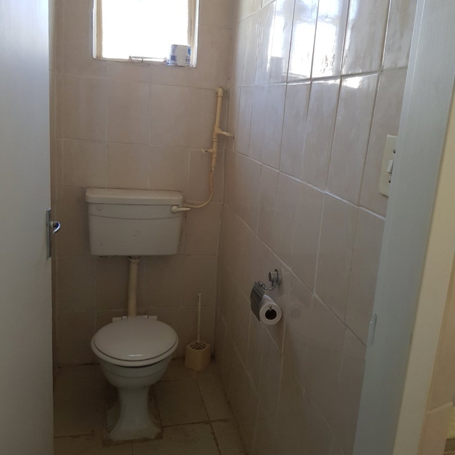 To Let 1 Bedroom Property for Rent in Les Marais Gauteng