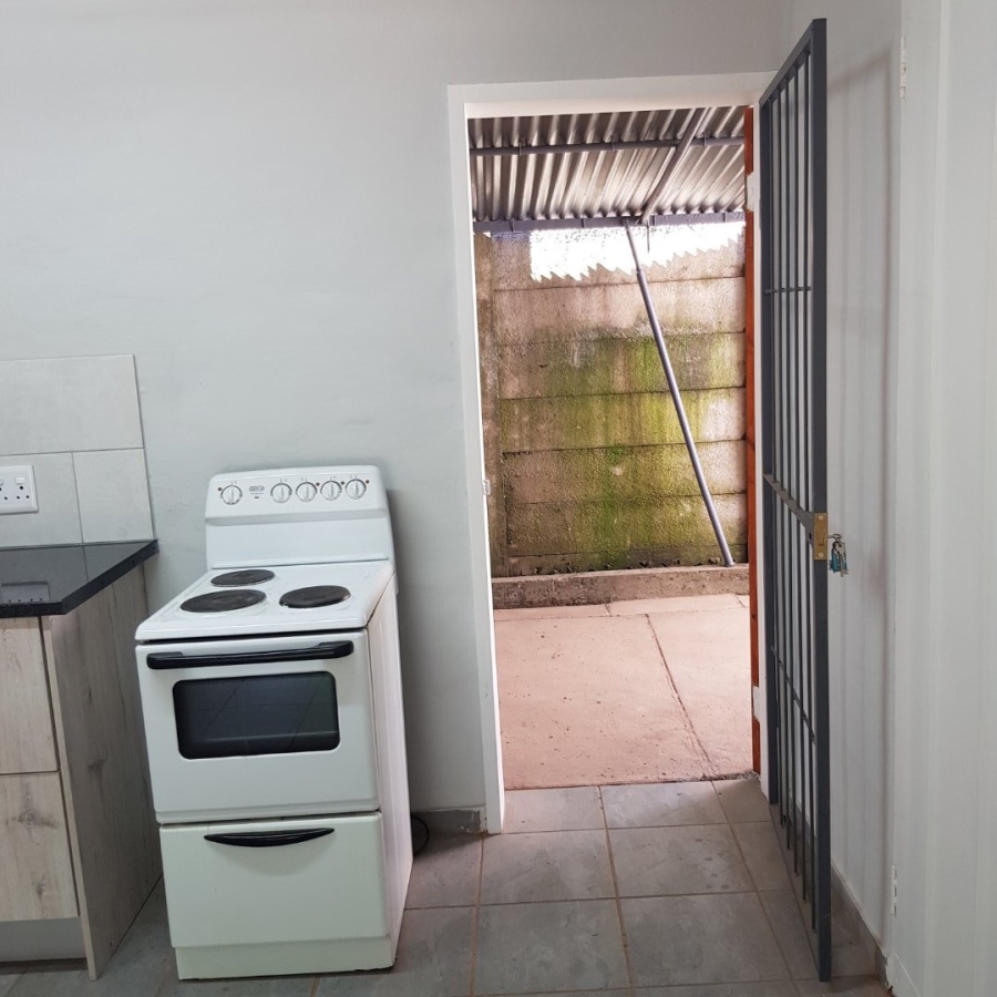 To Let 1 Bedroom Property for Rent in Les Marais Gauteng