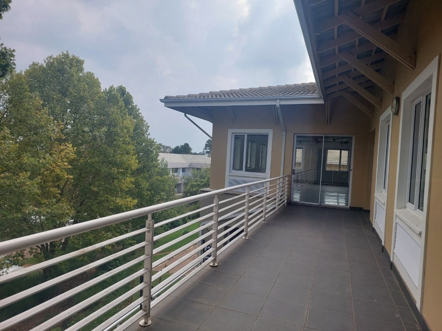  Bedroom Property for Sale in Woodmead Gauteng