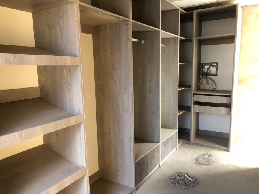 5 Bedroom Property for Sale in Eikenhof Gauteng