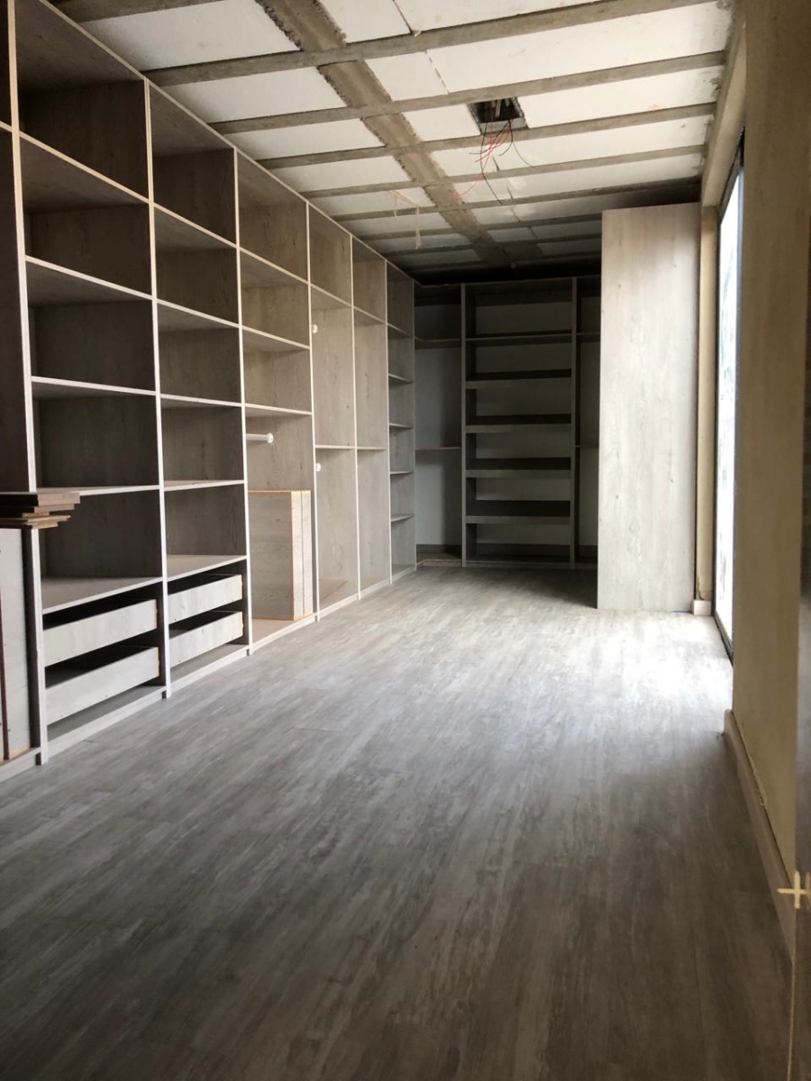 5 Bedroom Property for Sale in Eikenhof Gauteng