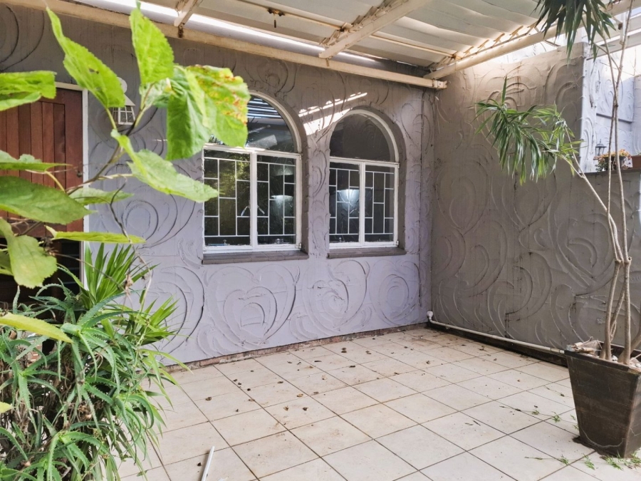 To Let 2 Bedroom Property for Rent in Queenswood Gauteng