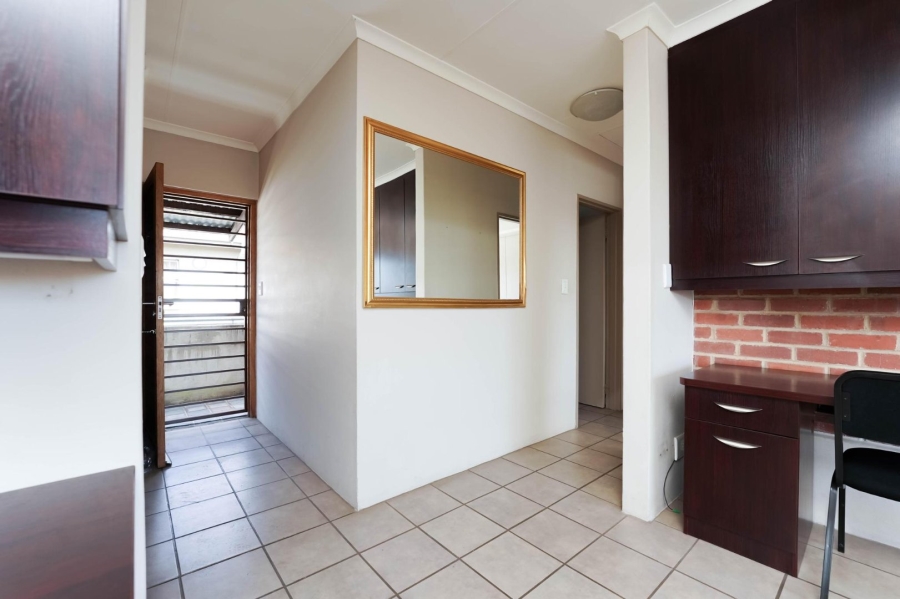 2 Bedroom Property for Sale in Upper Houghton Gauteng