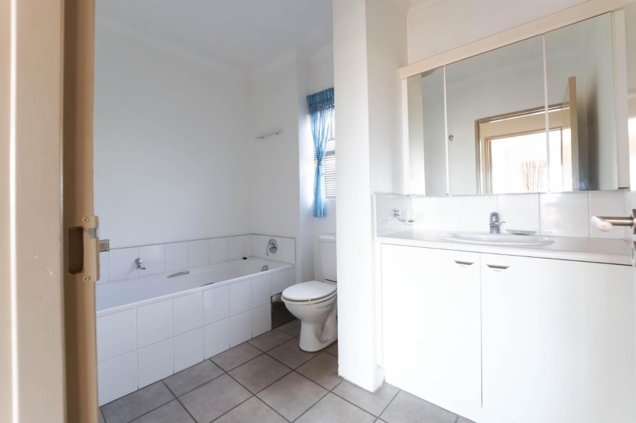2 Bedroom Property for Sale in Upper Houghton Gauteng