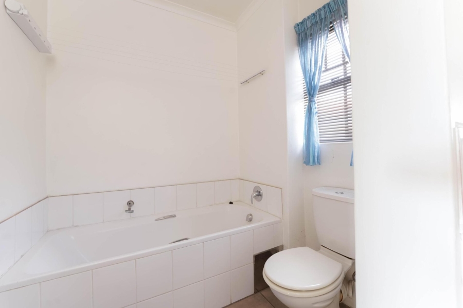 2 Bedroom Property for Sale in Upper Houghton Gauteng