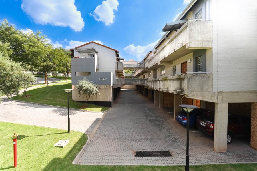 2 Bedroom Property for Sale in Upper Houghton Gauteng