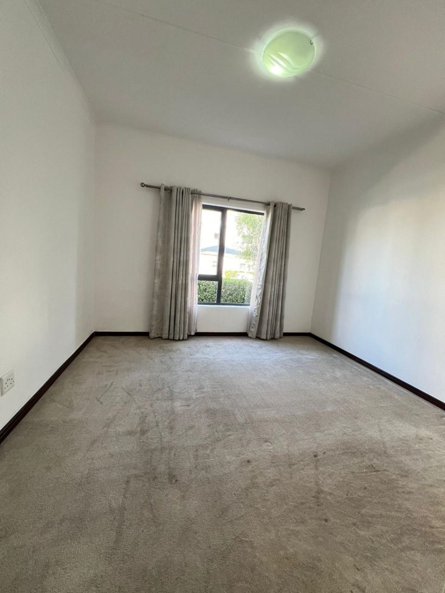 To Let 2 Bedroom Property for Rent in Broadacres Gauteng