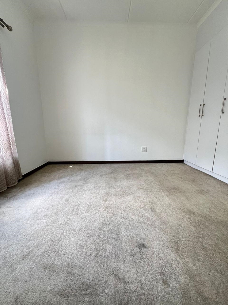 To Let 2 Bedroom Property for Rent in Broadacres Gauteng
