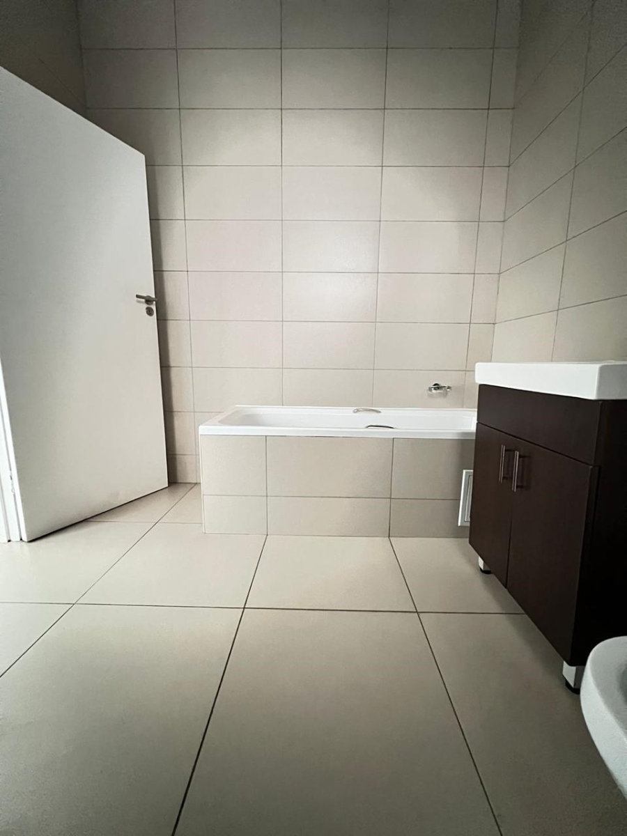 To Let 2 Bedroom Property for Rent in Broadacres Gauteng