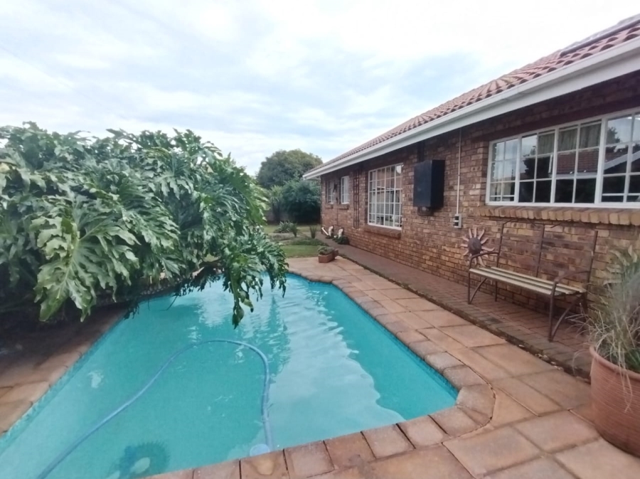 3 Bedroom Property for Sale in Kookrus Gauteng