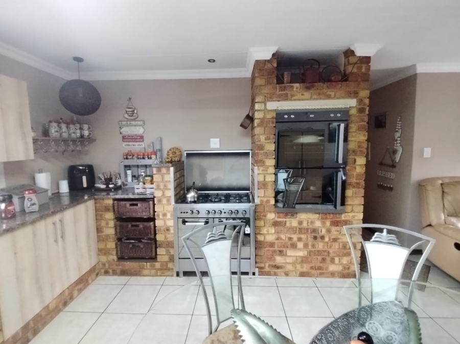 3 Bedroom Property for Sale in Kookrus Gauteng