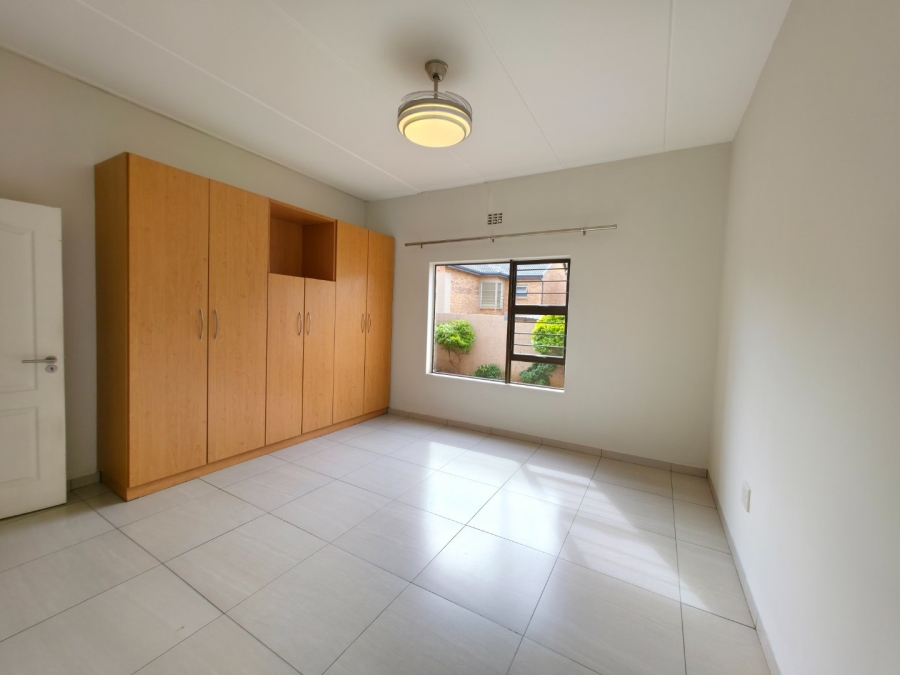 To Let 3 Bedroom Property for Rent in New Redruth Gauteng