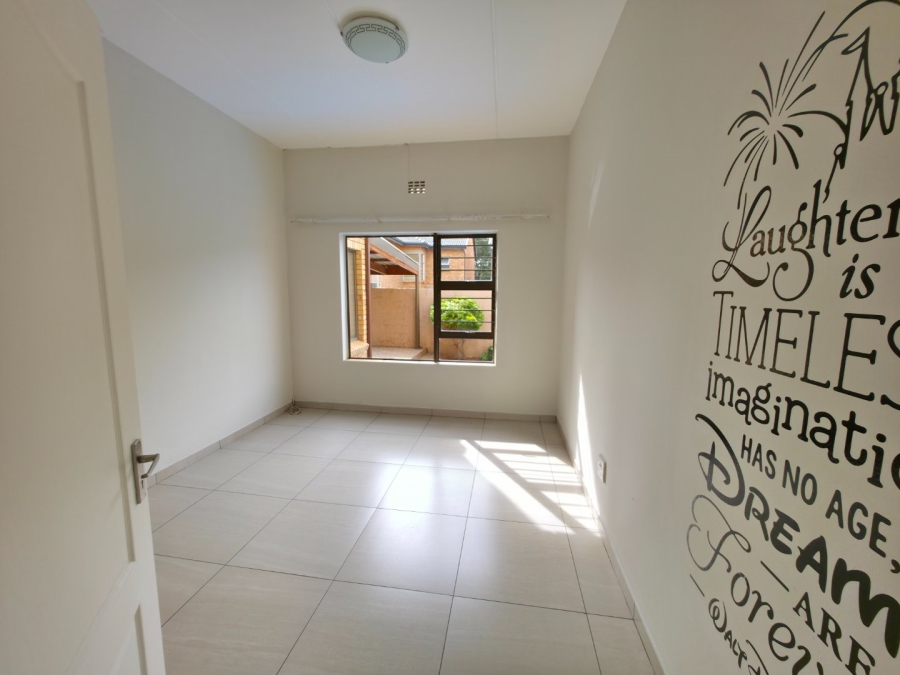 To Let 3 Bedroom Property for Rent in New Redruth Gauteng