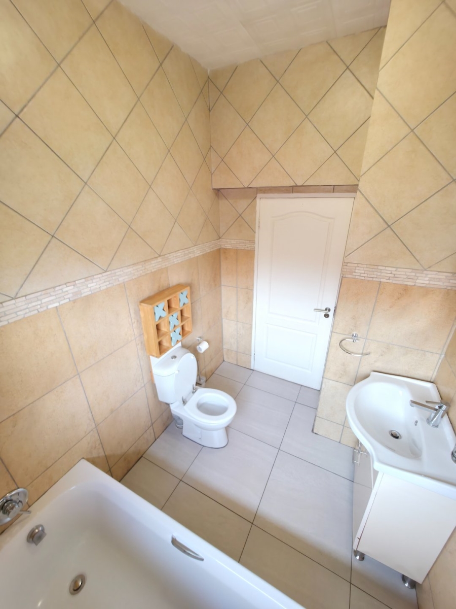 To Let 3 Bedroom Property for Rent in New Redruth Gauteng