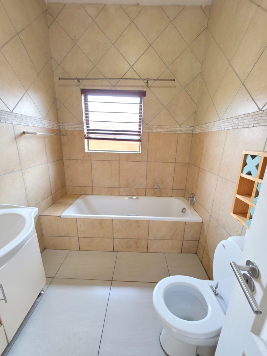 To Let 3 Bedroom Property for Rent in New Redruth Gauteng