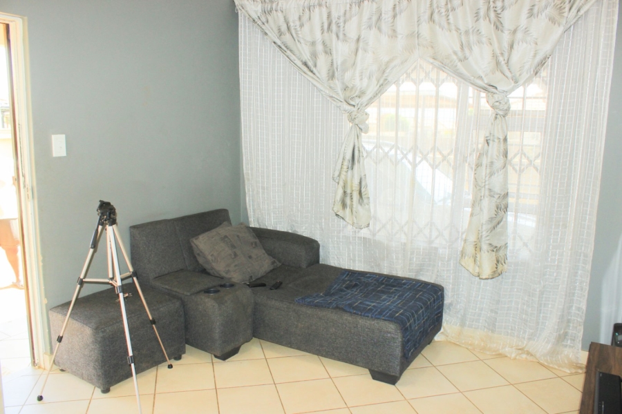 2 Bedroom Property for Sale in Kirkney Gauteng